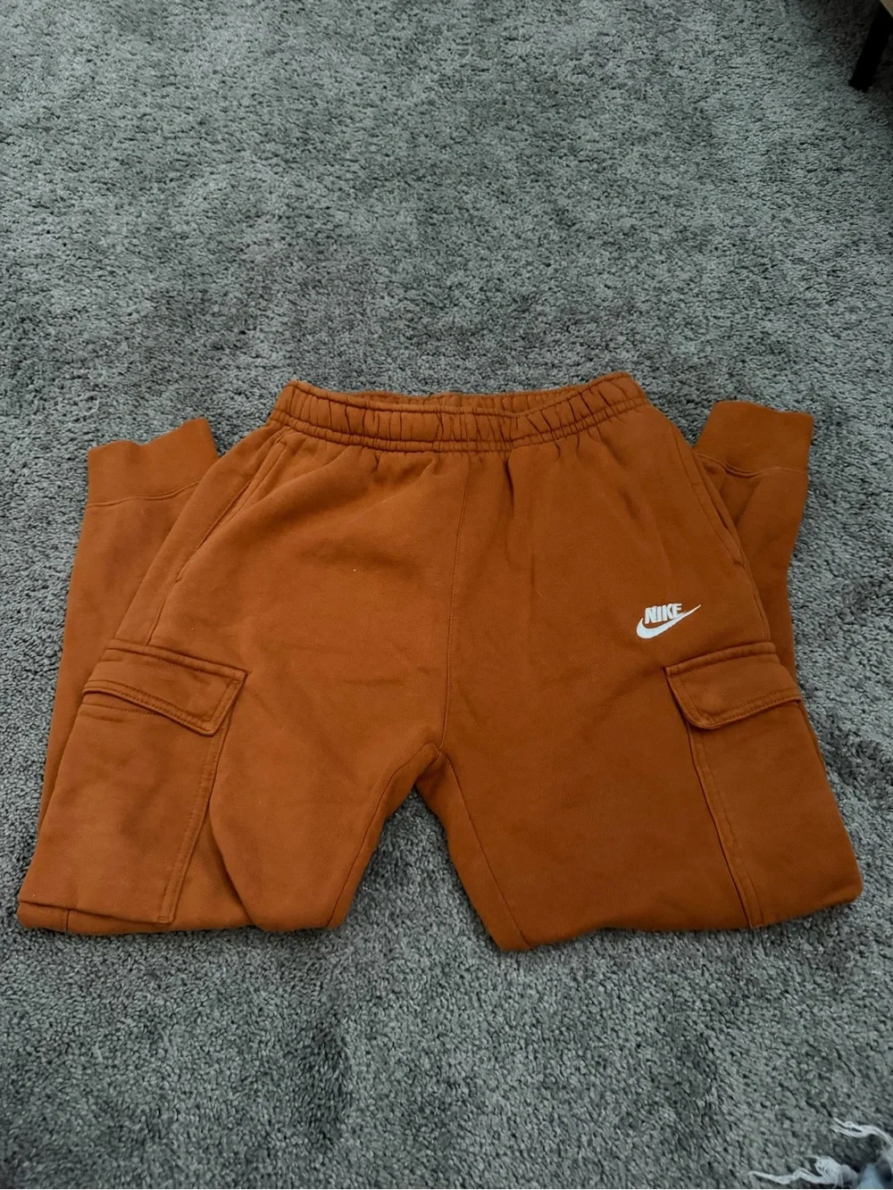 Nike Women’s Rust Cargo Jogger Pants
